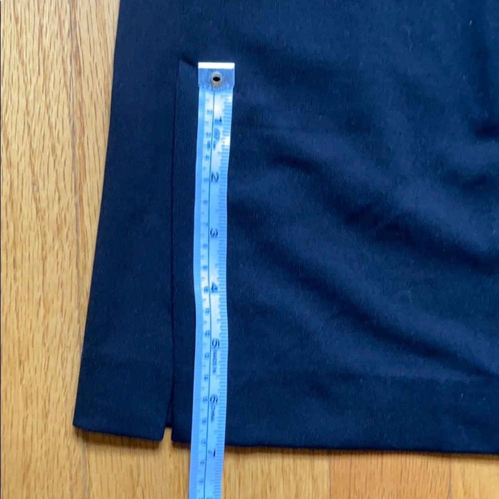 Uniqlo black skirt - Picture 4 of 5